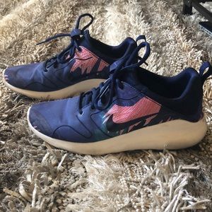 nike roshe, size 8.5. excellent condition